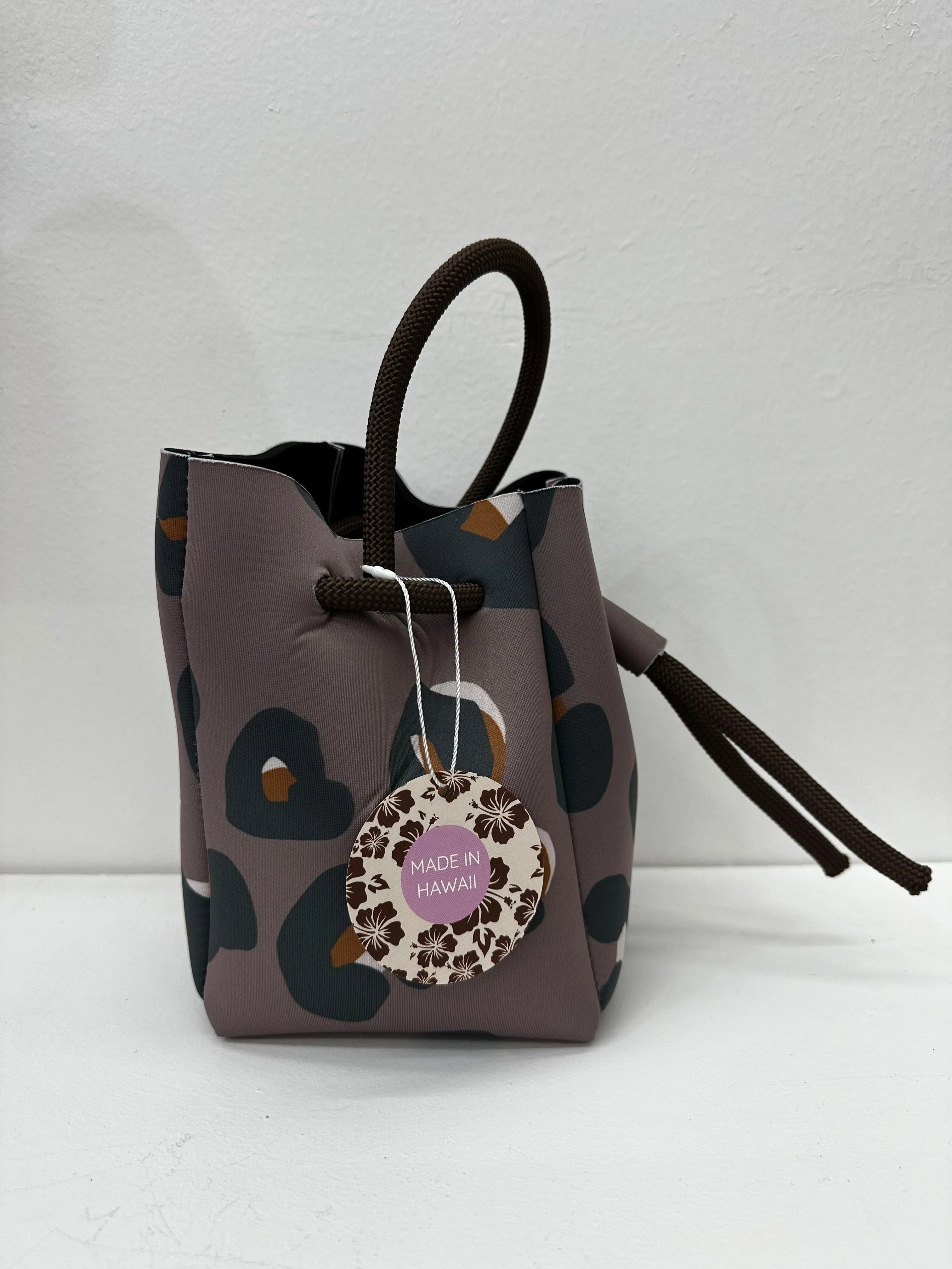 LAS OLITAS Neo Bucket pouch bag-Leopard