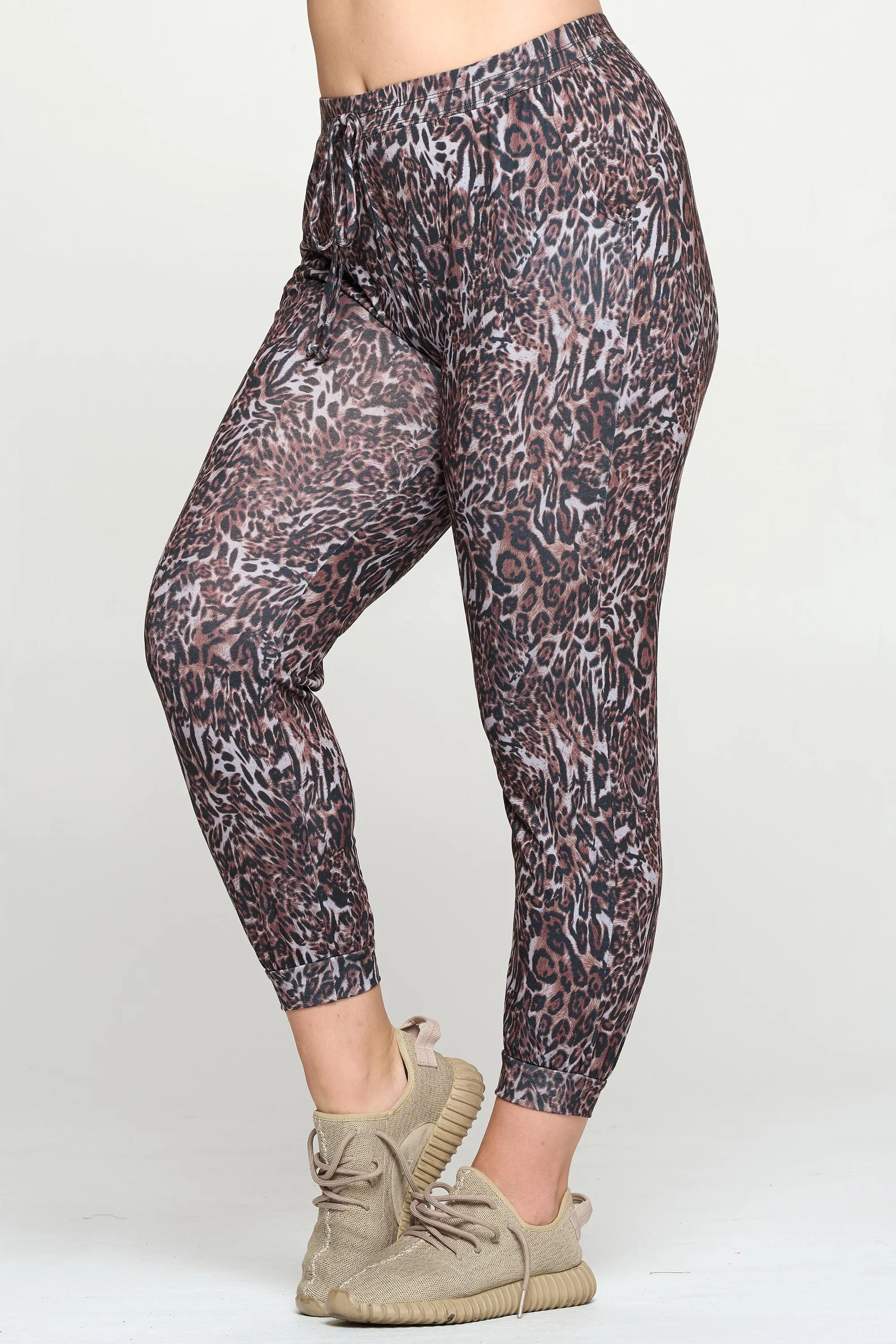 Plus Size Striking Leopard Print High-Rise Joggers