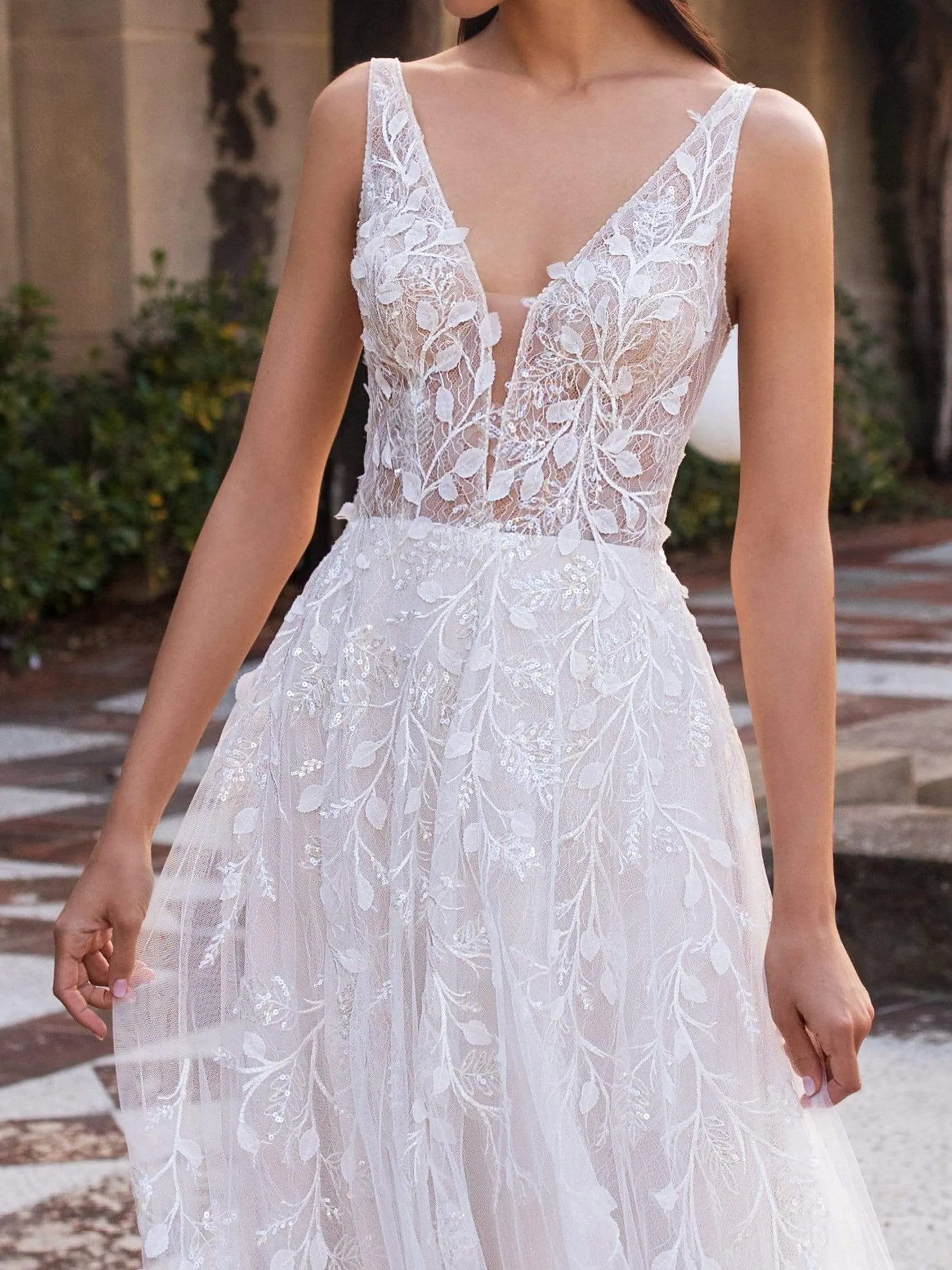 Pronovias: Elara