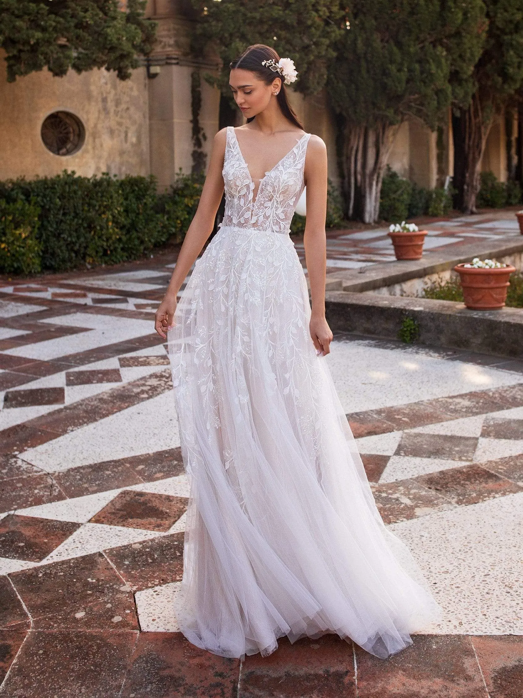 Pronovias: Elara