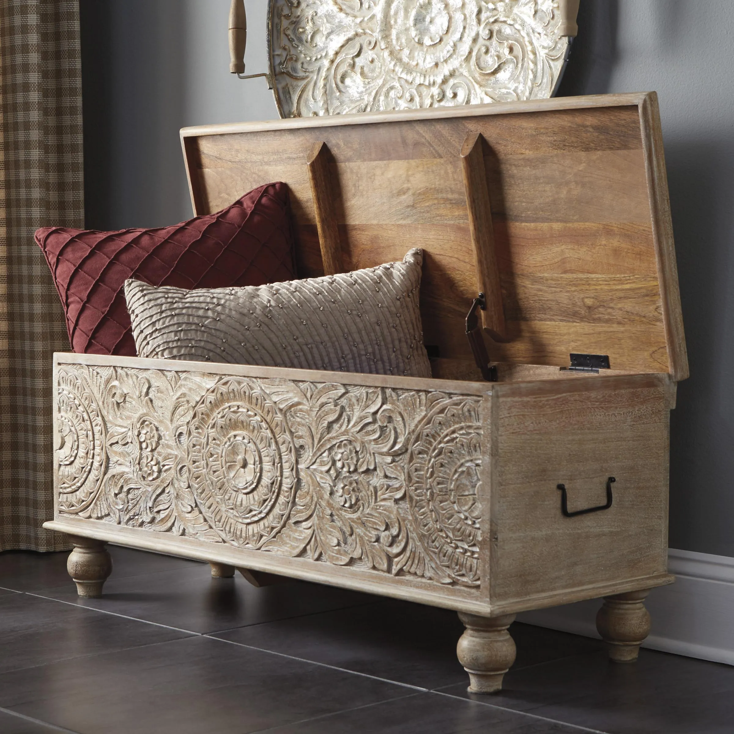 Signature Design by Ashley Fossil Ridge A4000039 Storage Bench