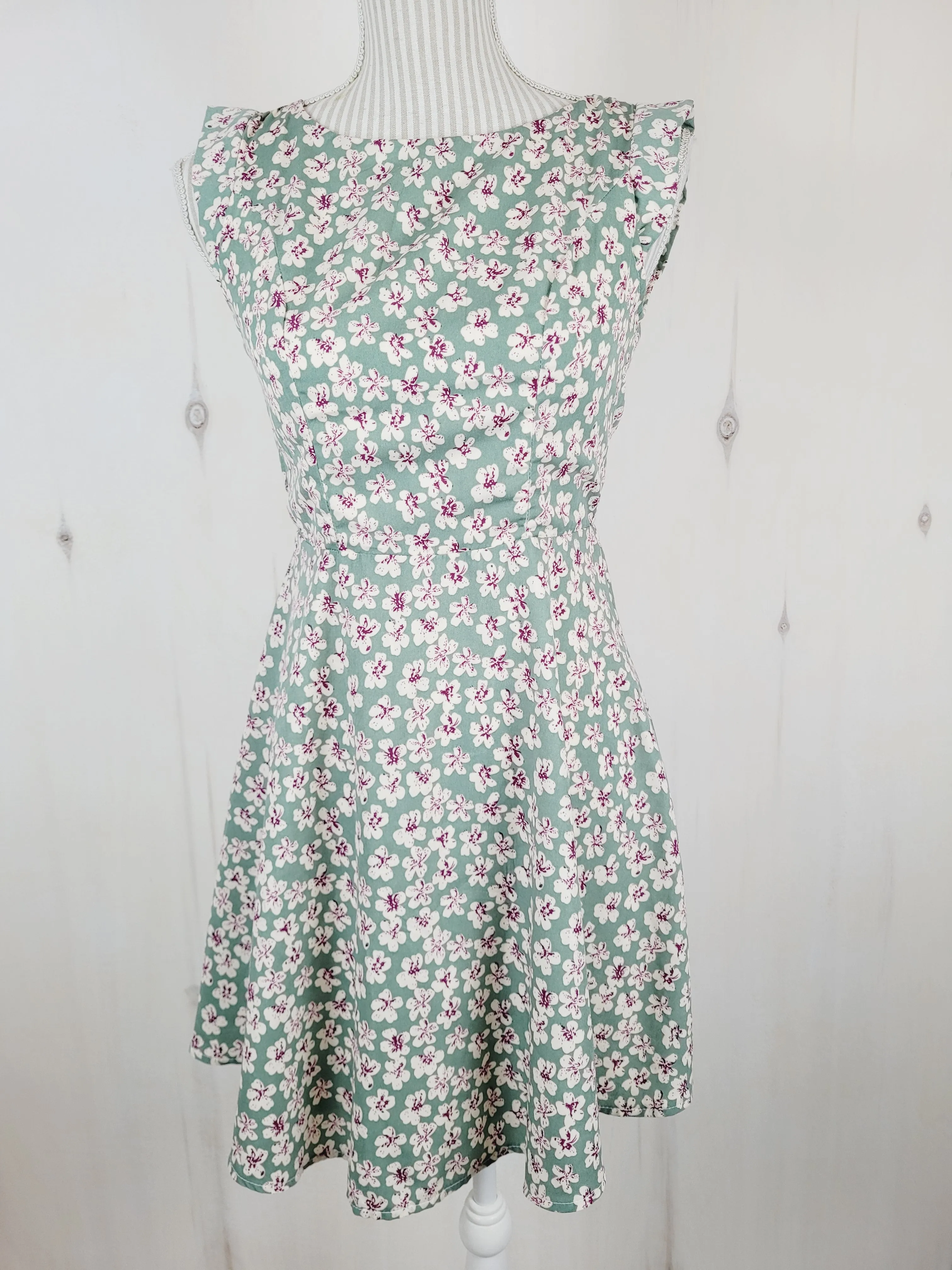 STRIKING FLORAL DRESS LADIES XS PRE-LOVED